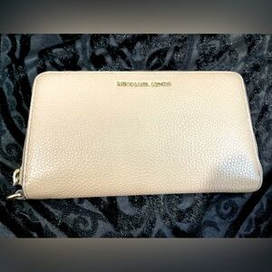 Michael Kors cream tan wallet